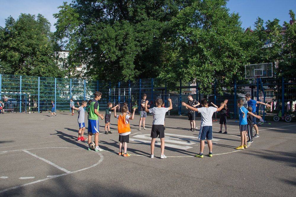 На спортплощадках Краснодара проведут «Зарядки с чемпионом»