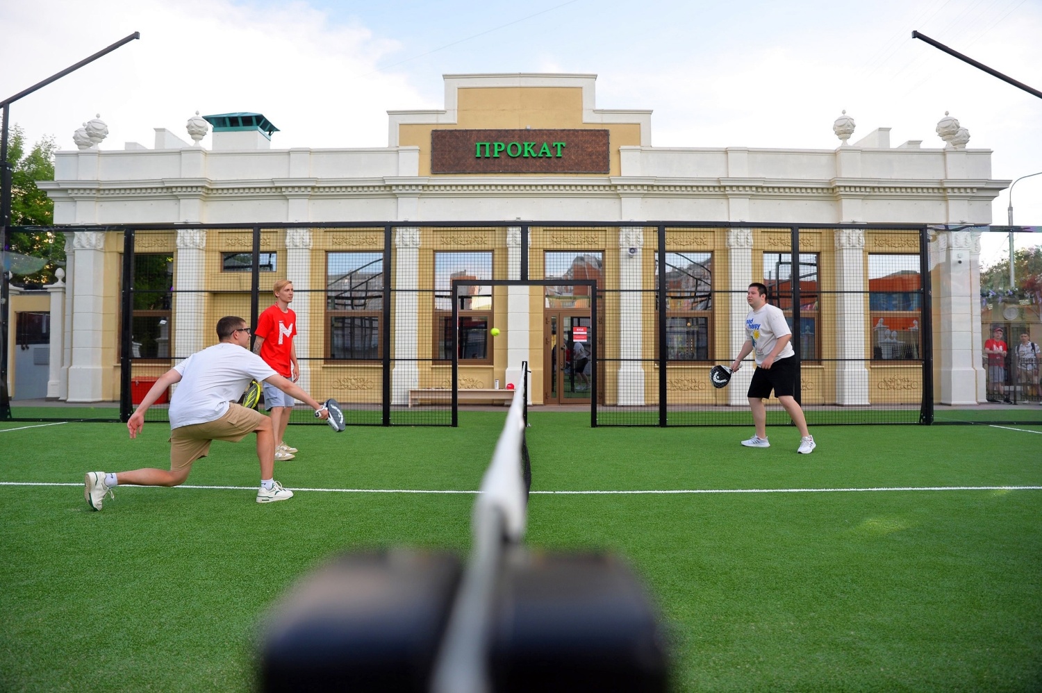 Пять новых падел-клубов планируется построить в трех городах России